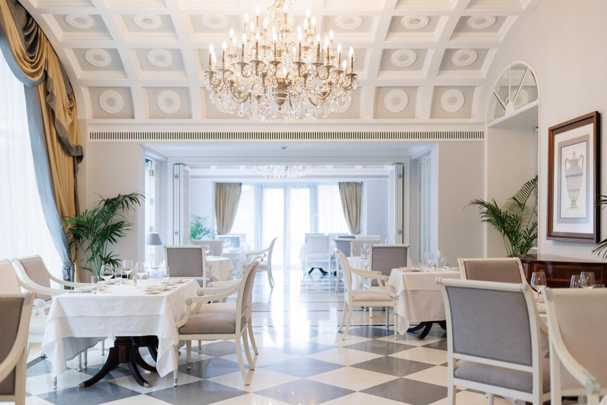 Intercontinental - Kyiv By Ihg Hotell Exteriör bild